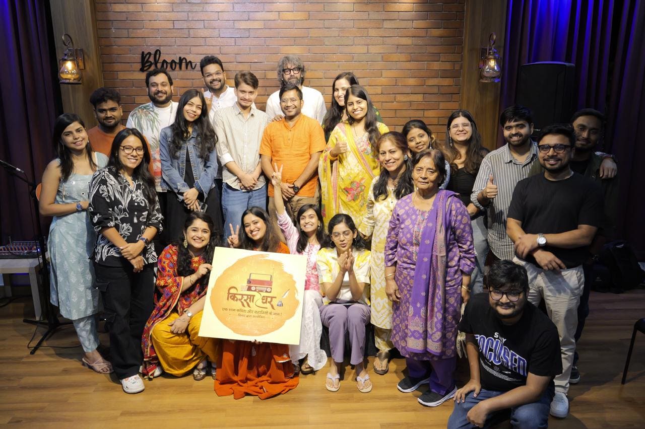 ಅವಧಿಯ ನಂತರ ಒಟ್ಟುಗೂಡಿದ ಕಿಸ್ಸಾ ಘರ್ ಕಲಾವಿದರು ಮತ್ತು ಪ್ರೇಕ್ಷಕರು